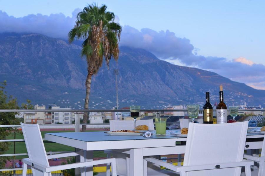 Elion Luxury Apartments Каламата Экстерьер фото